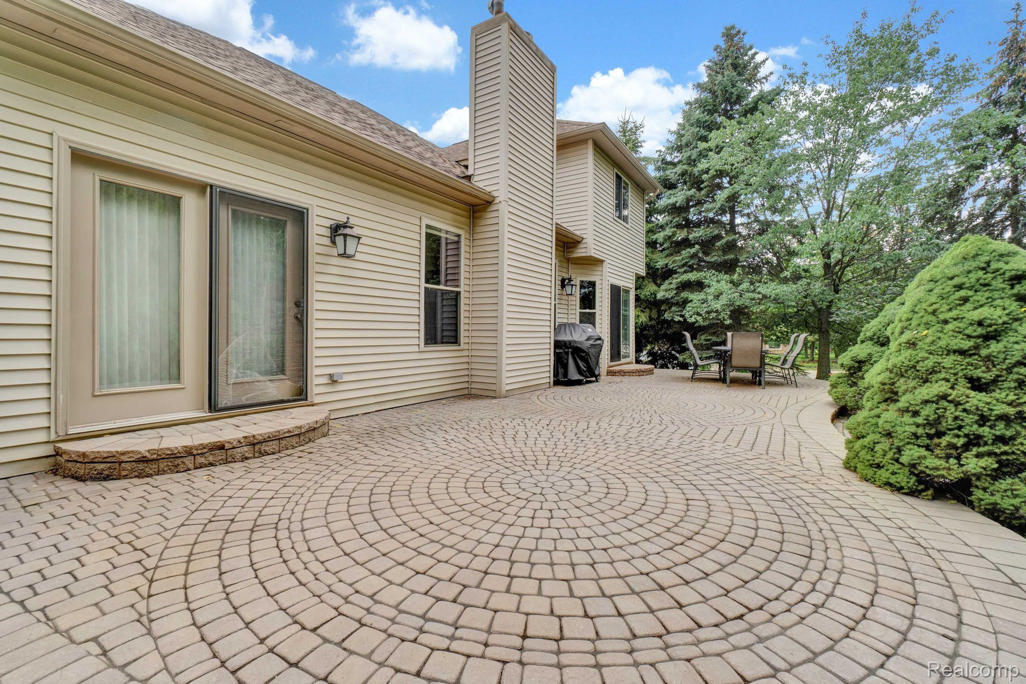 109 Chestnut Ridge Walled Lake, MI 48390 - Photo 10 of 54 Gallery Image 10