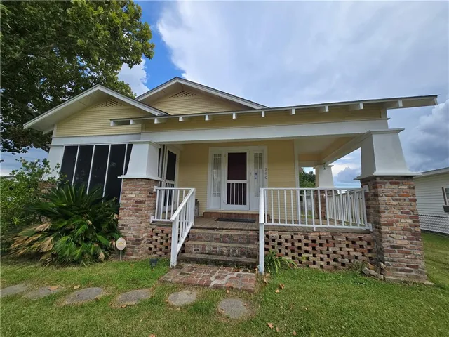$170,000 | 240 Carolyn Drive, Destrehan, LA 70047