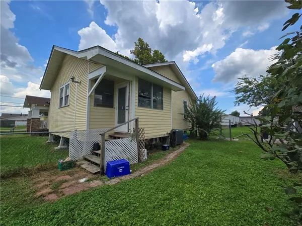 $160,000 | 240 Carolyn Drive, Destrehan, LA 70047
