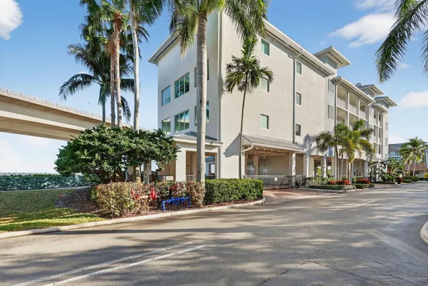 $3,000 | 415 Northwest Flagler Avenue, Unit 403, Stuart, FL 34994
