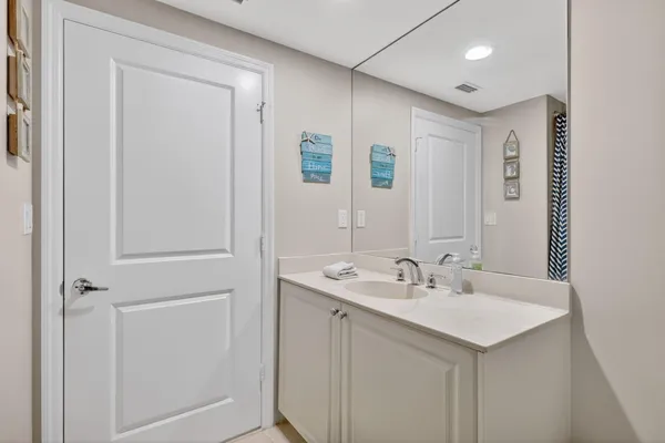 $3,000 | 415 Northwest Flagler Avenue, Unit 403, Stuart, FL 34994