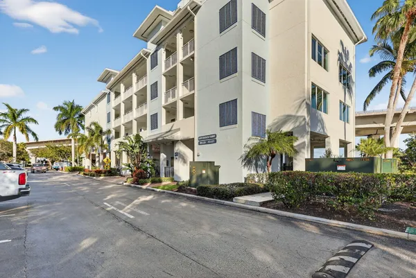 $3,000 | 415 Northwest Flagler Avenue, Unit 403, Stuart, FL 34994