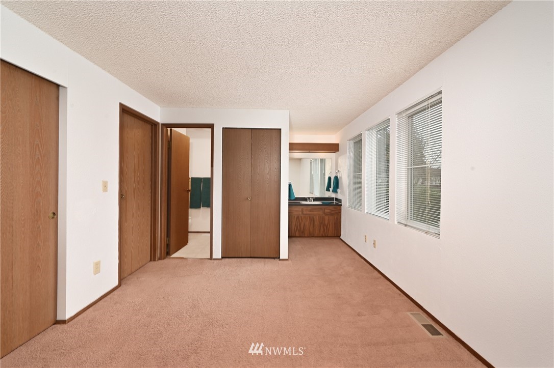 4203 Northeast 24th Street Renton, WA 98059 - Photo 14 of 26 Gallery Image 14