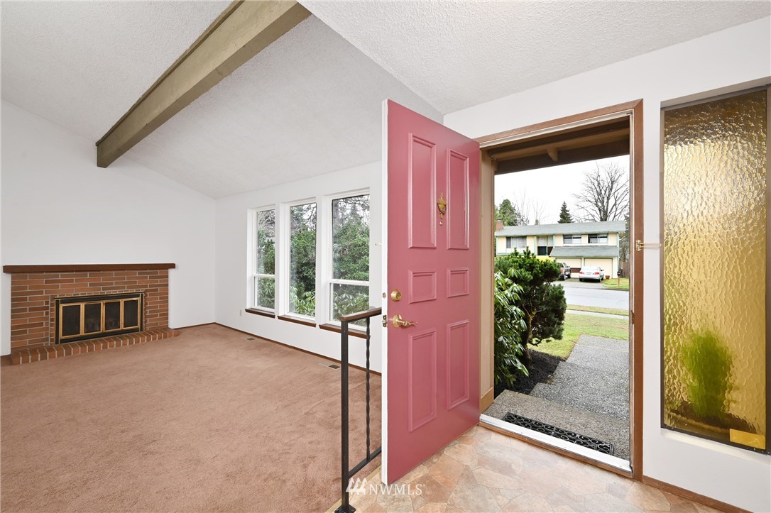 4203 Northeast 24th Street Renton, WA 98059 - Photo 3 of 26 Gallery Image 3