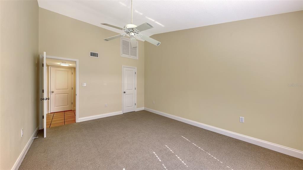 5860 Midnight Pass Road, Unit 40 Sarasota, FL 34242 - Photo 11 of 37 an empty room with a bathroom