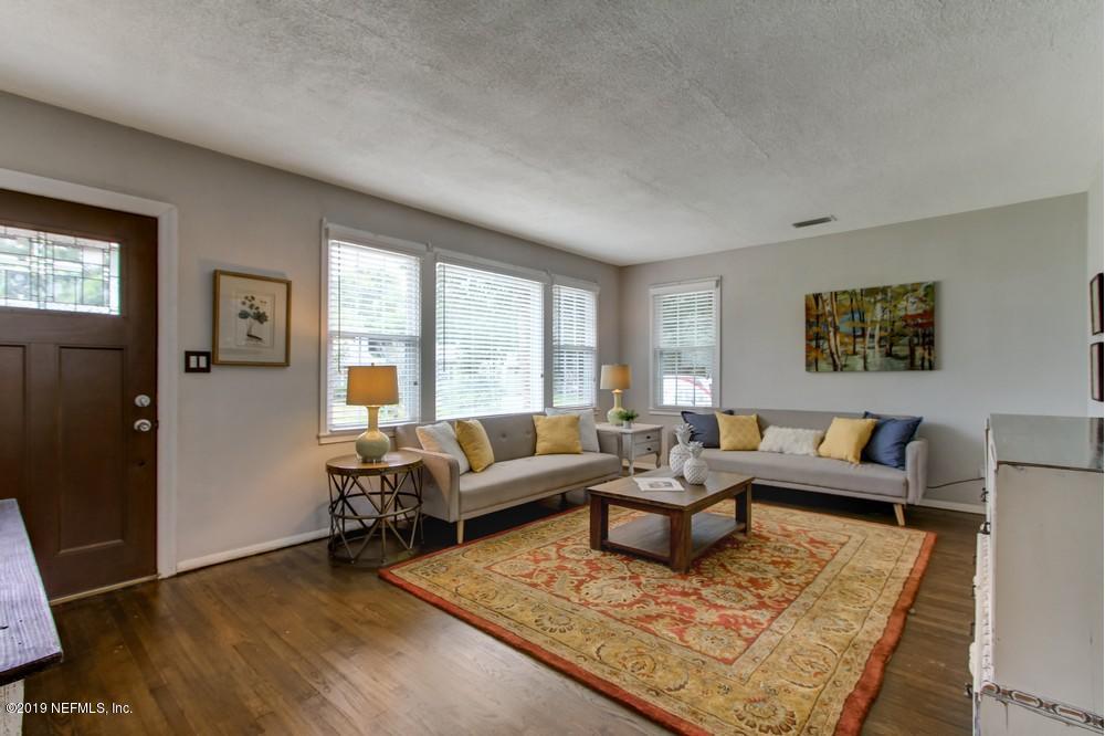 3752 Lilly Road North Jacksonville, FL 32207 - Photo 5 of 28 a living room with furniture and a rug