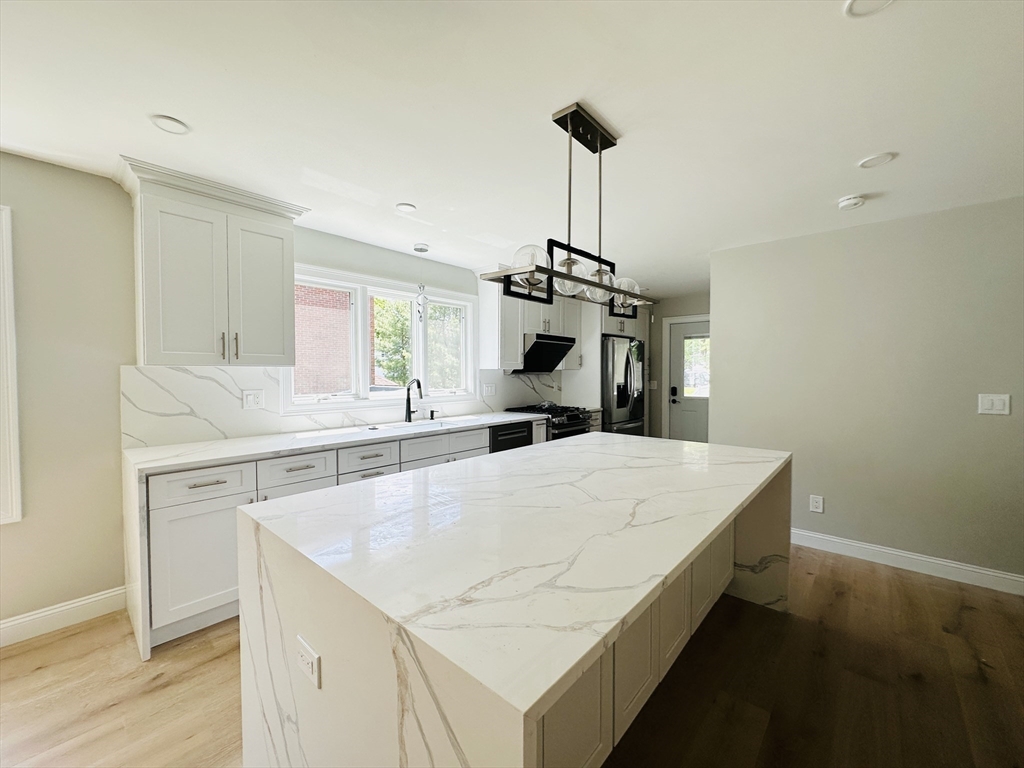 123 Oxford Road, Unit 123 Newton, MA 02459 - Photo 4 of 18