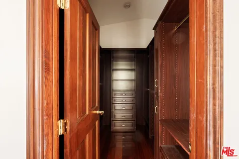 a view of walk in closet