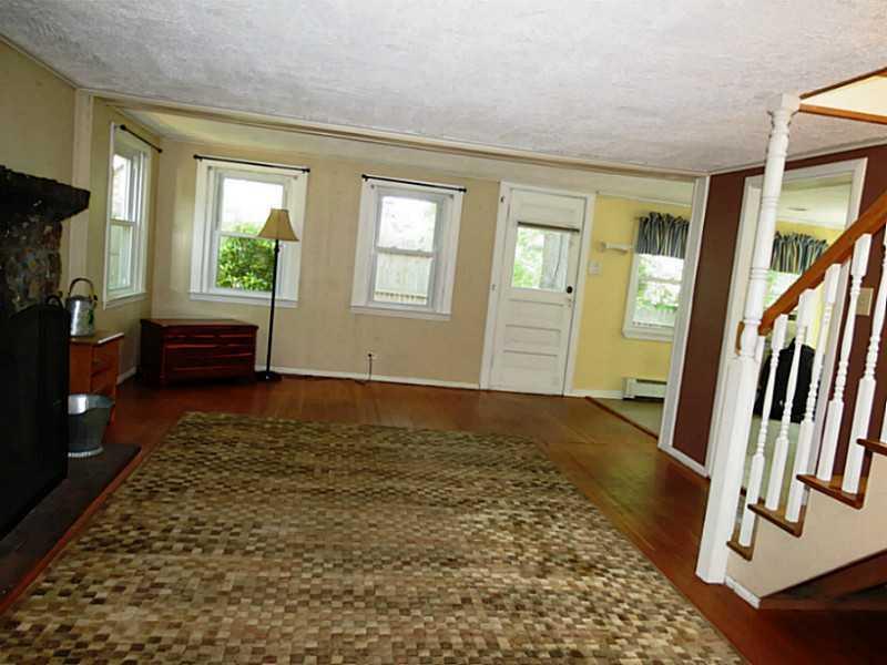 27 Boulder Road Raymond, ME 04071 - Photo 11 of 29 Living Room.