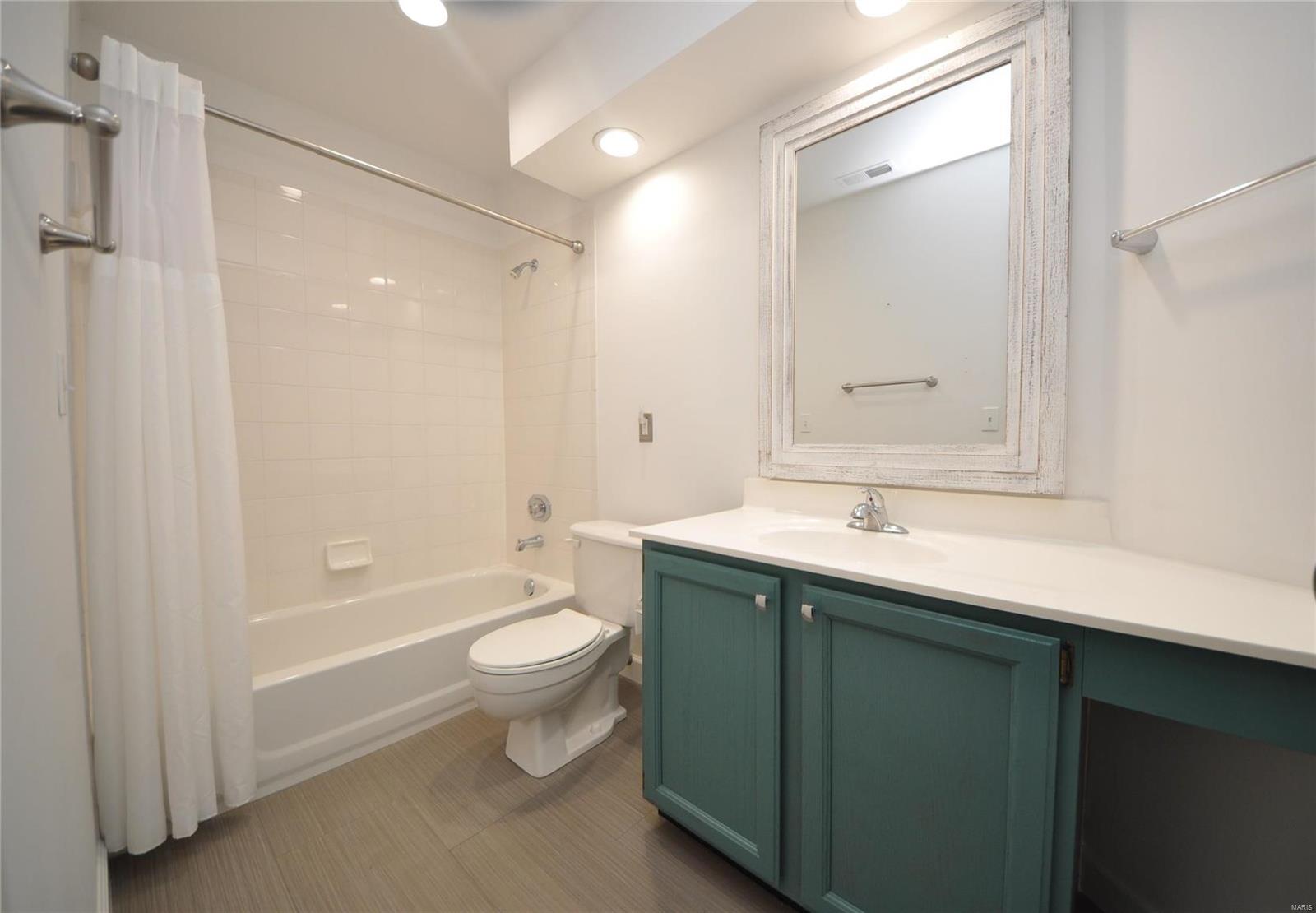 570 Oak Ridge Trails Court Ballwin, MO 63021 - Photo 19 of 20 Gallery Image 19