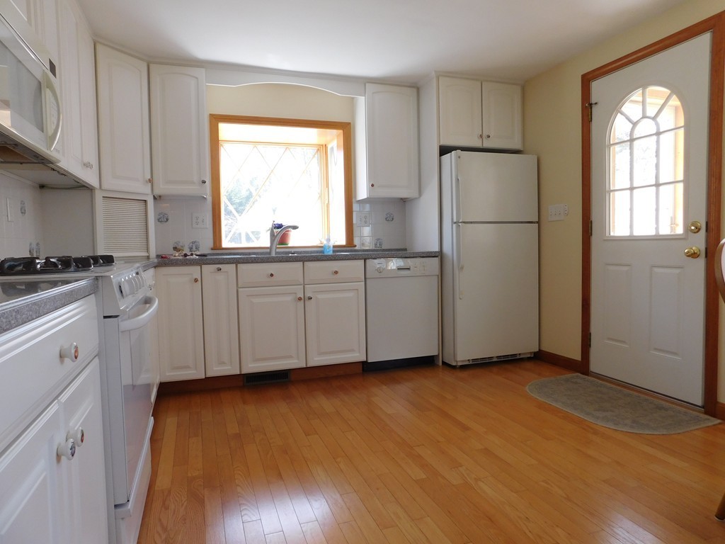 17 Myles Road Peabody, MA 01960 - Photo 3 of 17 Gallery Image 3