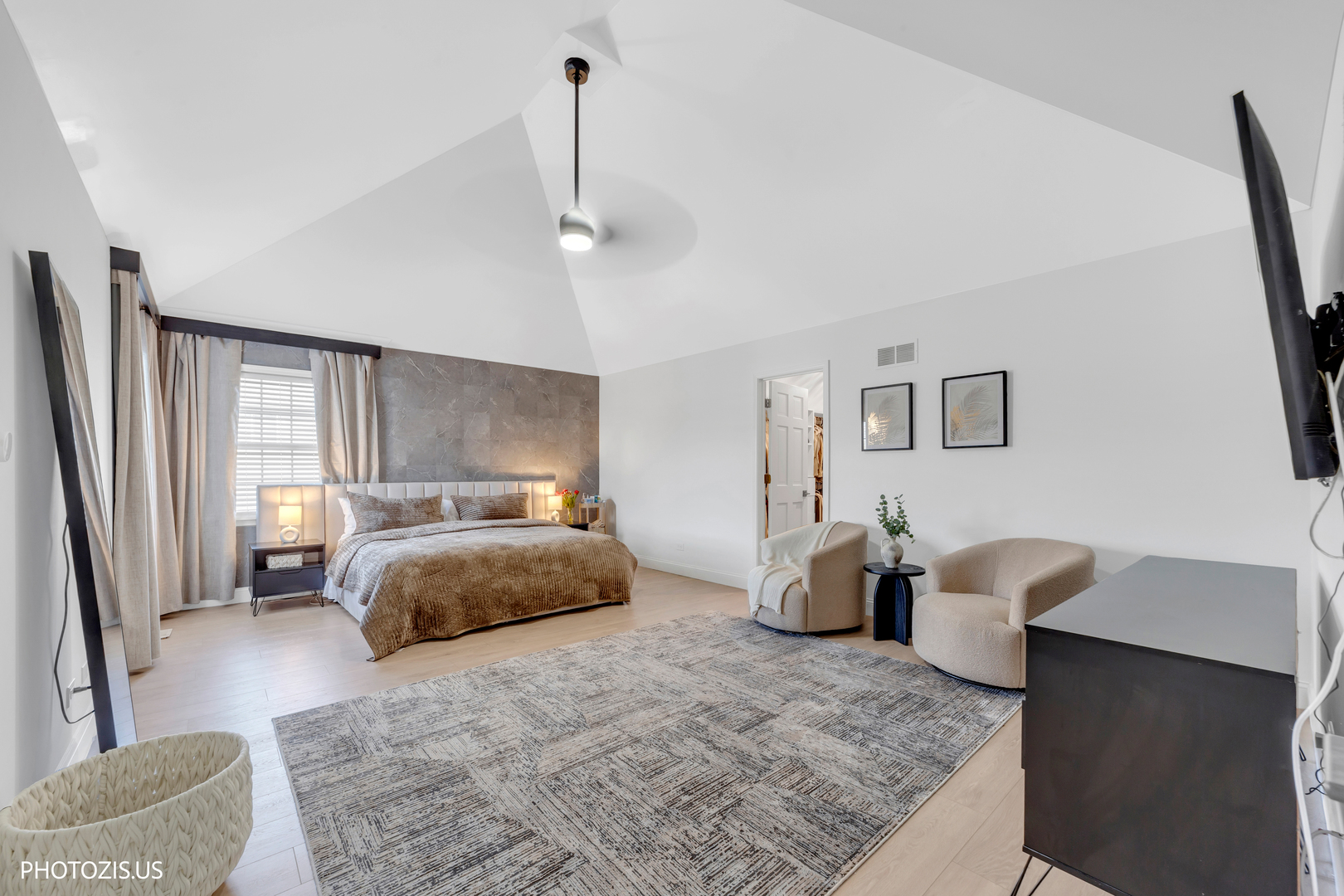3517 Oakleaf Lane Crystal Lake, IL 60012 - Photo 33 of 76 a bedroom with a bed and wooden floor