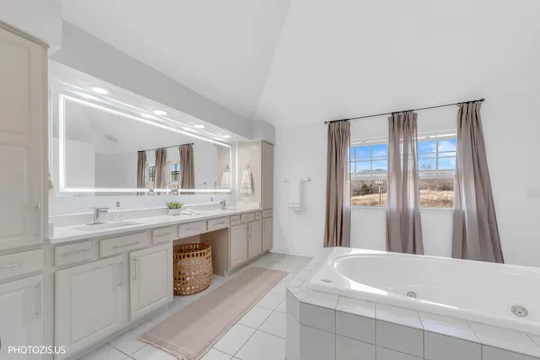 $799,900 | 3517 Oakleaf Lane, Crystal Lake, IL 60012