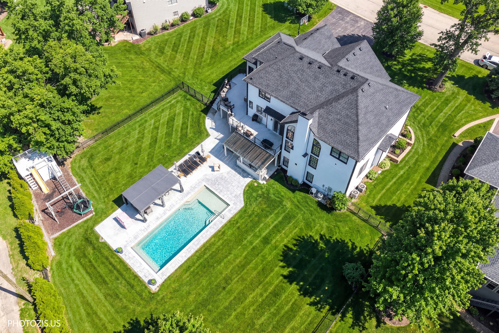 3517 Oakleaf Lane Crystal Lake, IL 60012 - Photo 60 of 76 an aerial view of a house with a garden