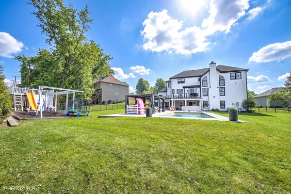 $799,900 | 3517 Oakleaf Lane, Crystal Lake, IL 60012