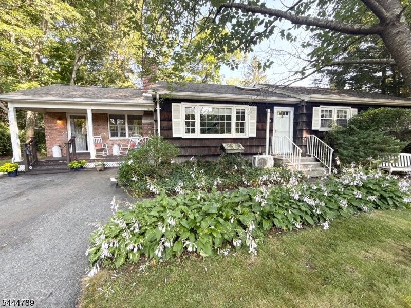 2 Mohican Trail Oak Ridge, NJ 07438 - Photo 4 of 15