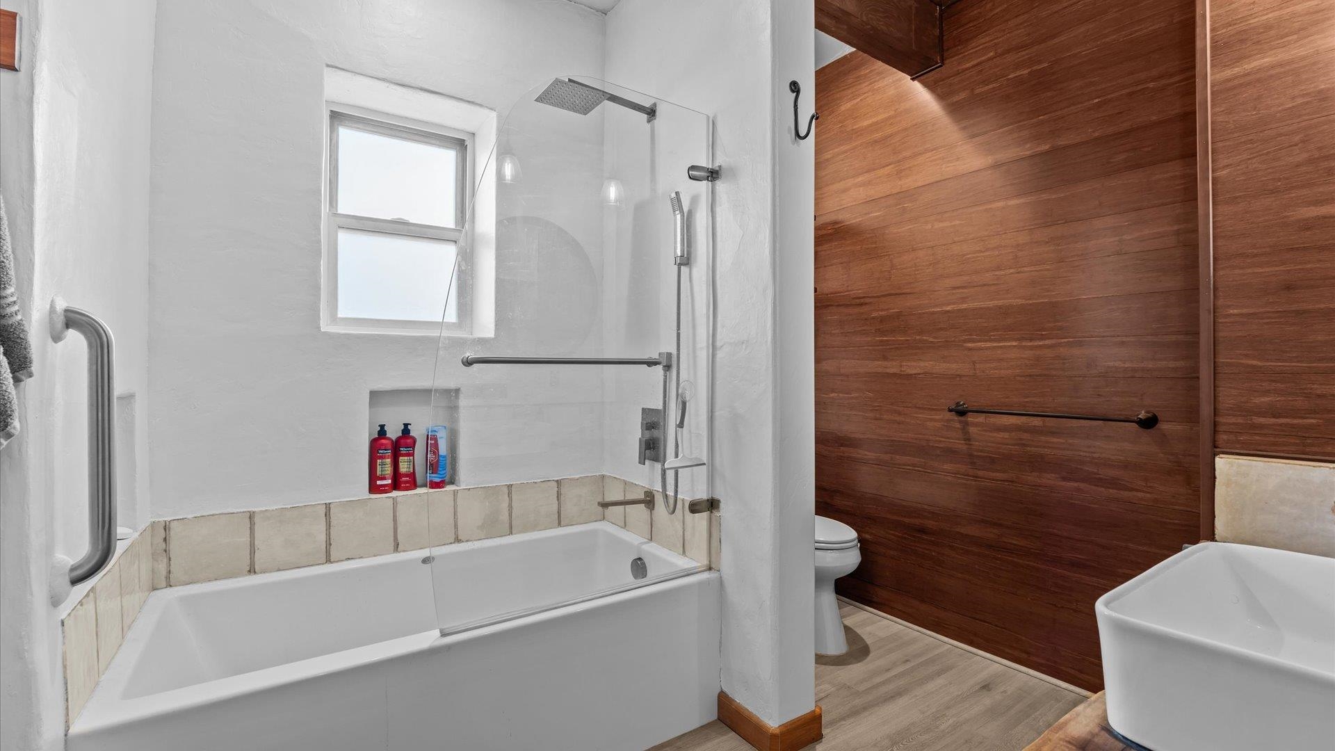 10795 52 52 1/2 Road Molina, CO 81646 - Photo 39 of 41 a bathroom with a bathtub and toilet