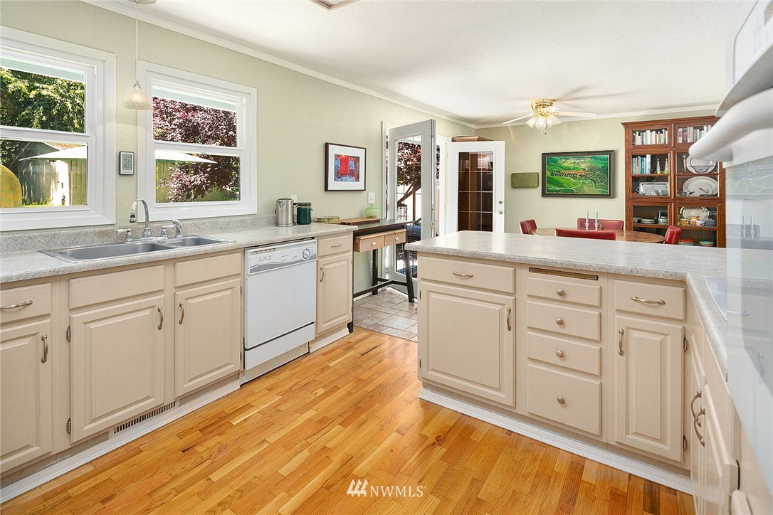 17905 Beall Road Southwest Vashon, WA 98070 - Photo 7 of 20 a spacious bathroom with a granite countertop sink mirror and a