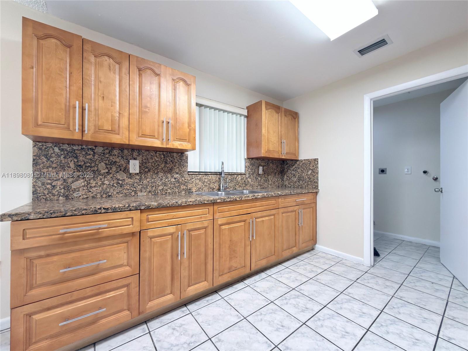 318 Southwest 5th Street Homestead, FL 33030 - Photo 9 of 33 Gallery Image 9