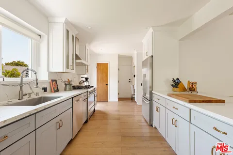 $1,795,000 | 4111 Mantova Drive, Los Angeles, CA 90008
