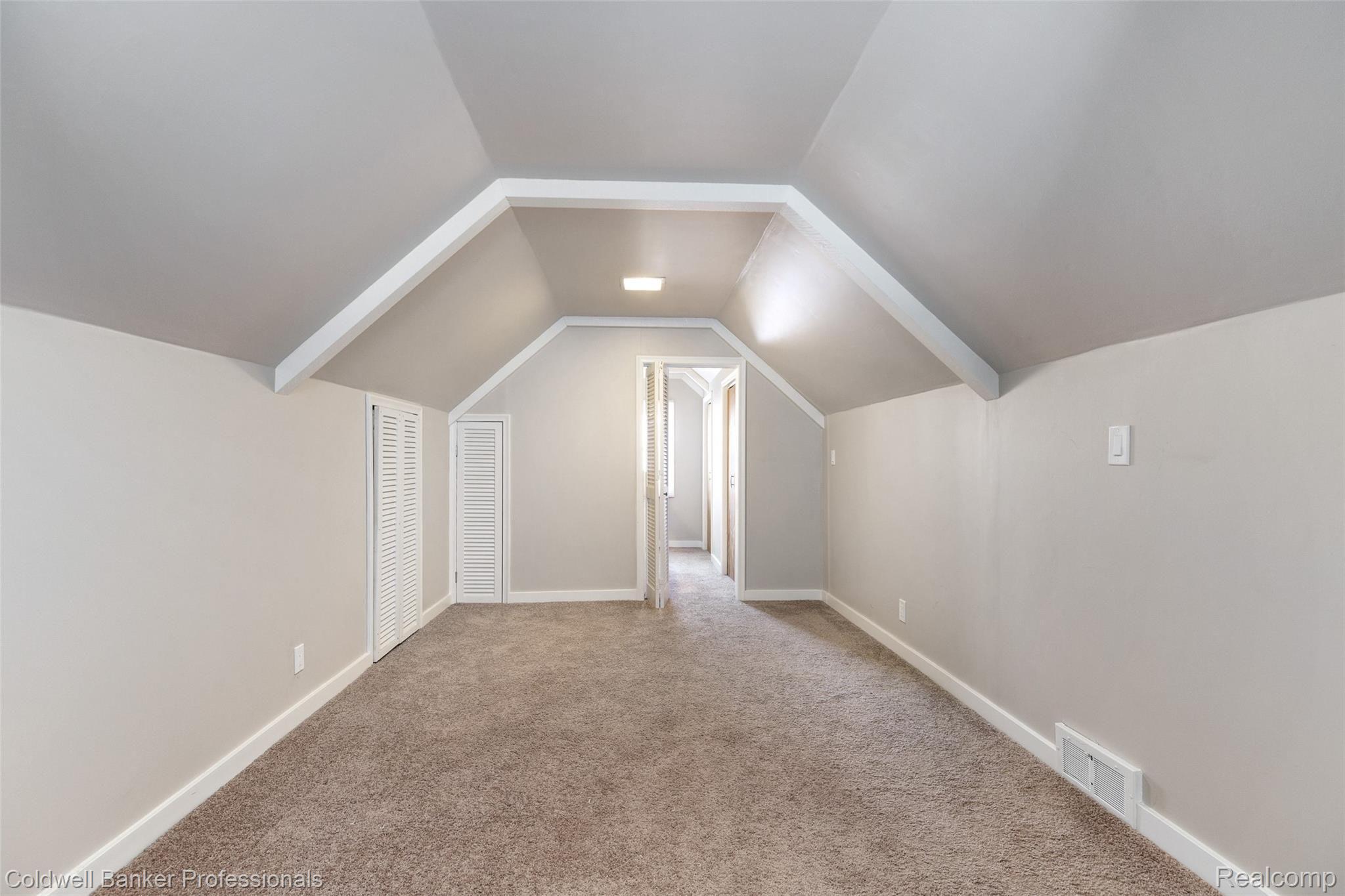 2570 Manchester Road Birmingham, MI 48009 - Photo 19 of 41 2nd floor bedroom