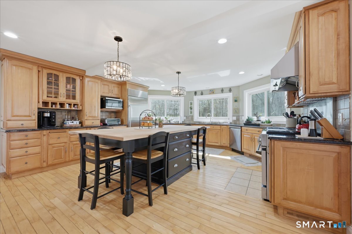 57 Forsyth Road Salem, CT 06420 - Photo 8 of 40
