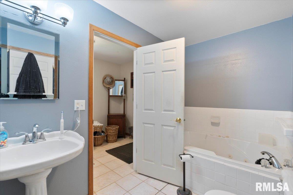 8918 140th Street West Taylor Ridge, IL 61284 - Photo 36 of 59