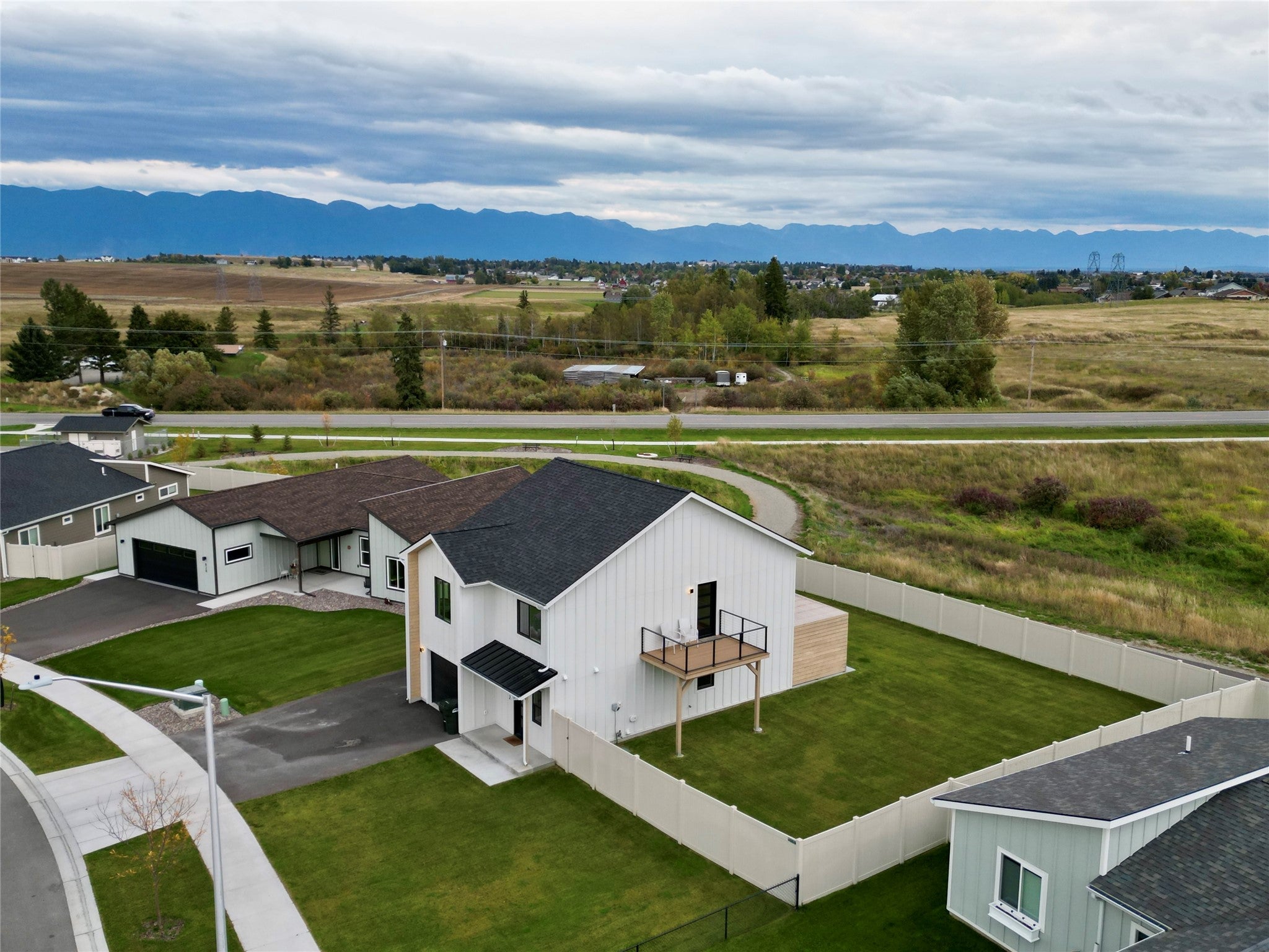 832 Bearhat Mountain Road Kalispell, MT 59901 - Photo 5 of 53 Gallery Image 5