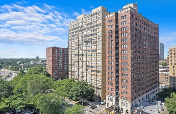 $105,000 | 5530 South Shore Drive, Unit 5B, Chicago, IL 60637