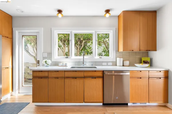 $1,249,000 | 260 Grizzly Peak Boulevard, Kensington, CA 94708