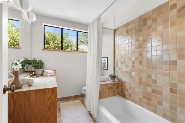 $1,249,000 | 260 Grizzly Peak Boulevard, Kensington, CA 94708