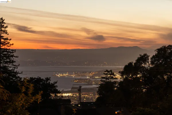 $1,249,000 | 260 Grizzly Peak Boulevard, Kensington, CA 94708