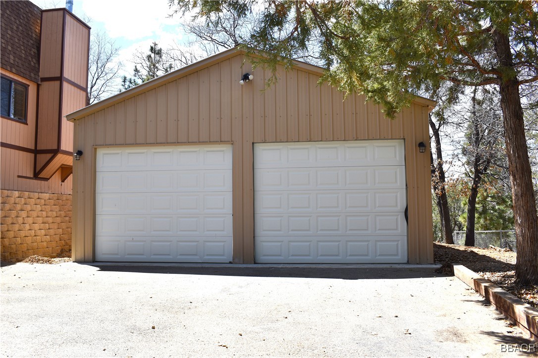 442 Inyo Avenue Sugarloaf, CA 92386 - Photo 26 of 33 a backyard of a house