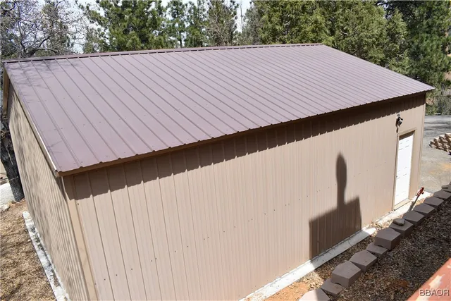 $394,000 | 442 Inyo Avenue, Sugarloaf, CA 92386