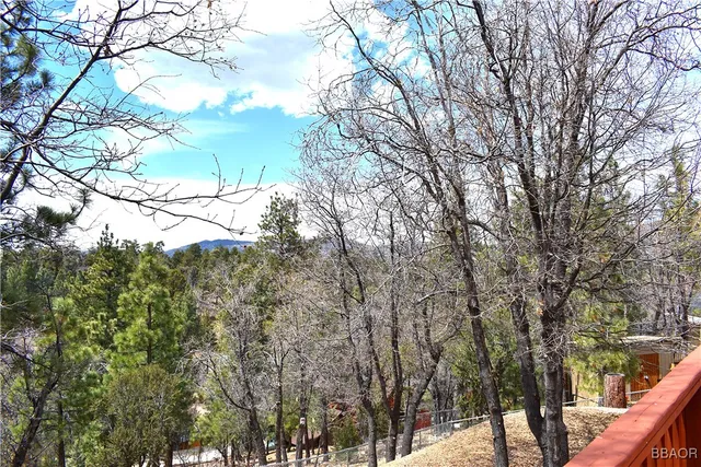 $394,000 | 442 Inyo Avenue, Sugarloaf, CA 92386