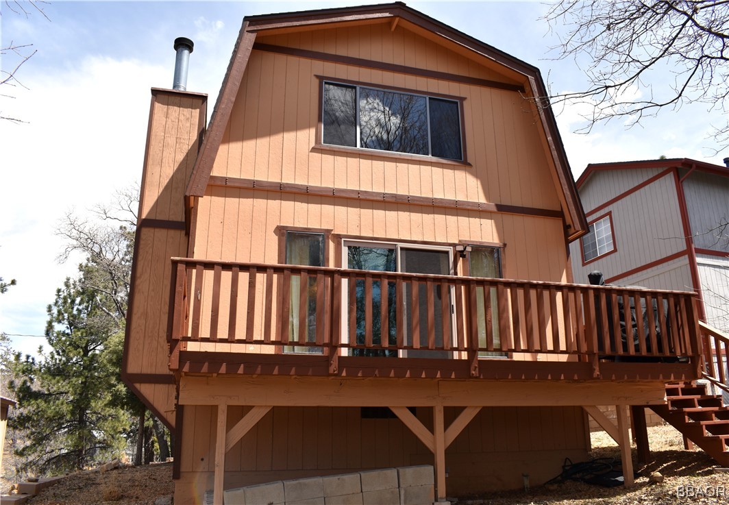 442 Inyo Avenue Sugarloaf, CA 92386 - Photo 6 of 33 a backyard of a house with table and chairs
