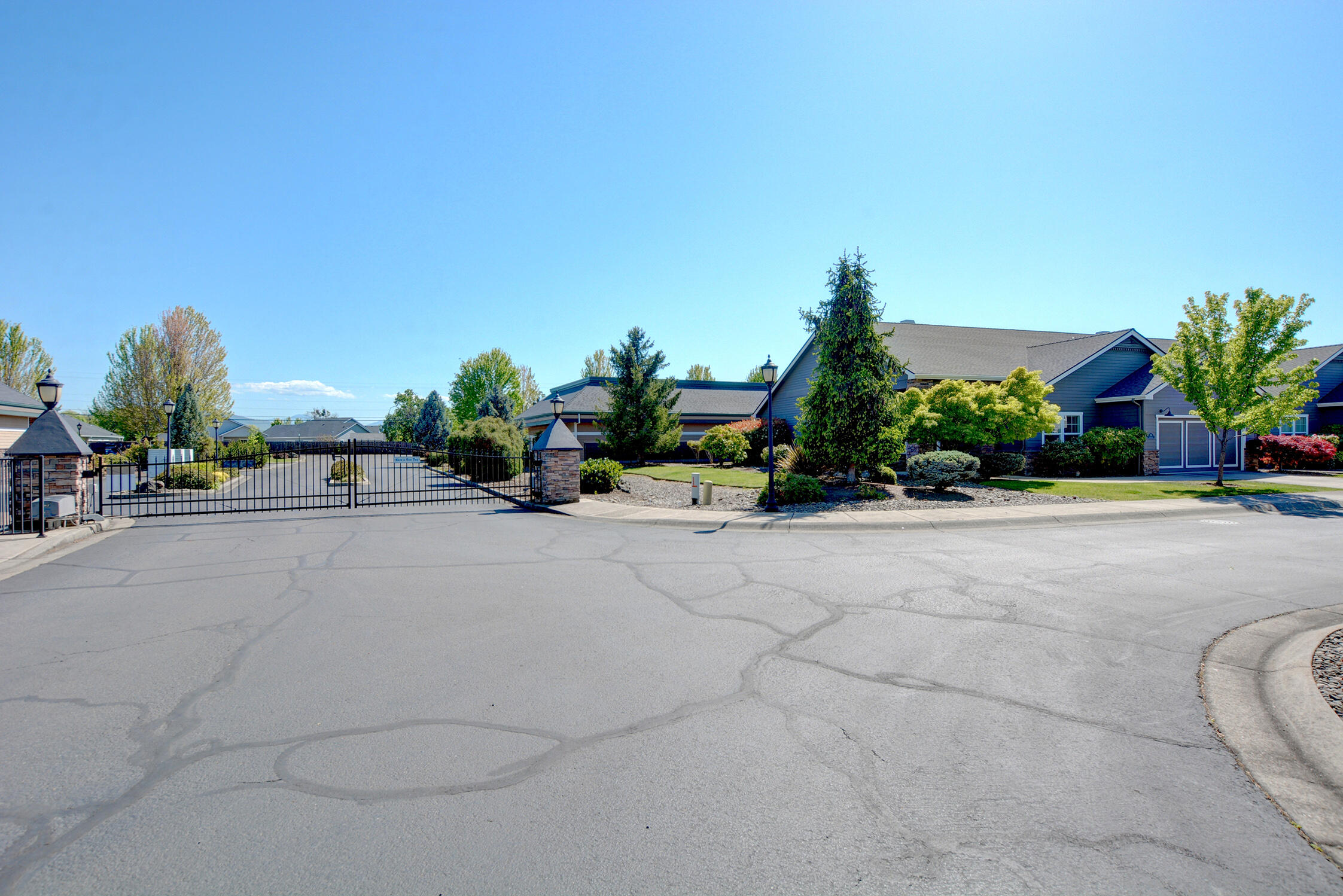 108 Sandridge Way Eagle Point, OR 97524 - Photo 15 of 55 DSC_6233_4_5Interior Custom Settings