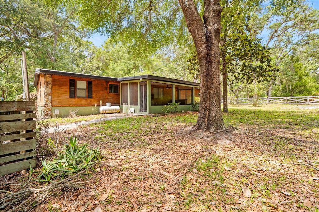 27137 Lambeth Road Brooksville, FL 34602 - Photo 5 of 67