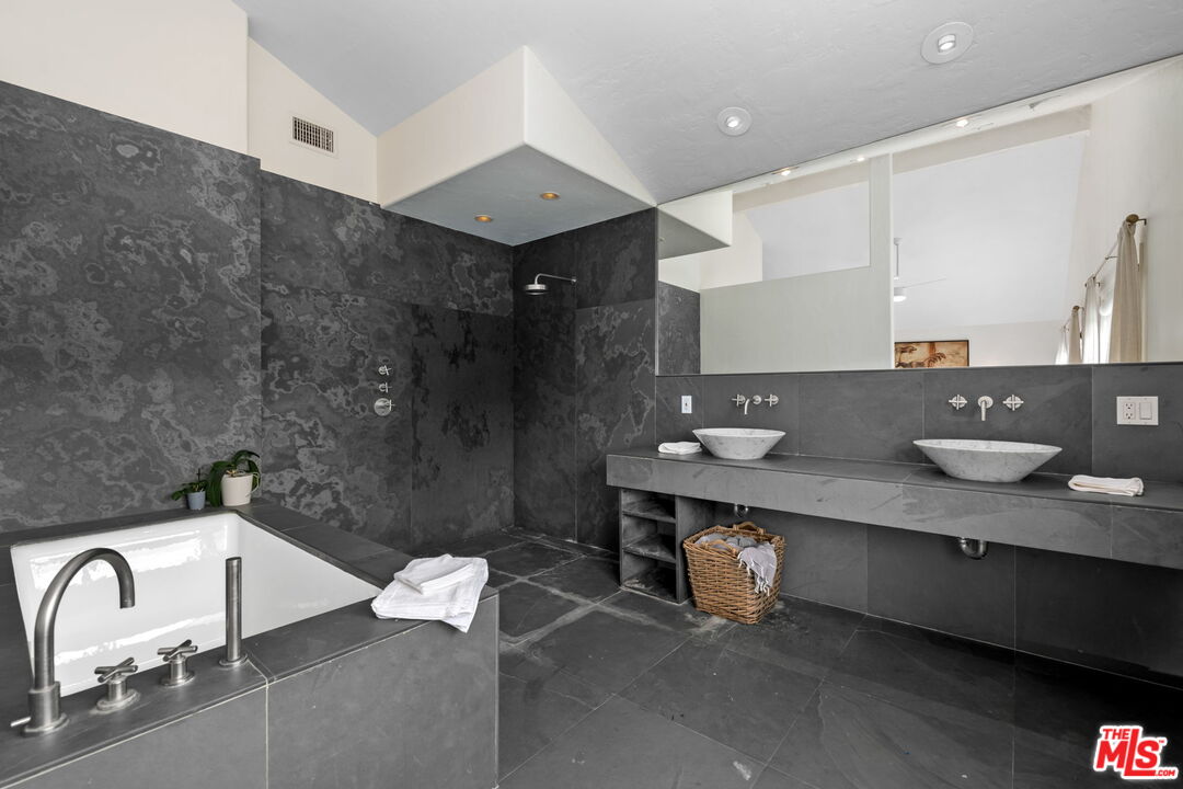 2437 Stokes Canyon Road Calabasas, CA 91302 - Photo 15 of 60