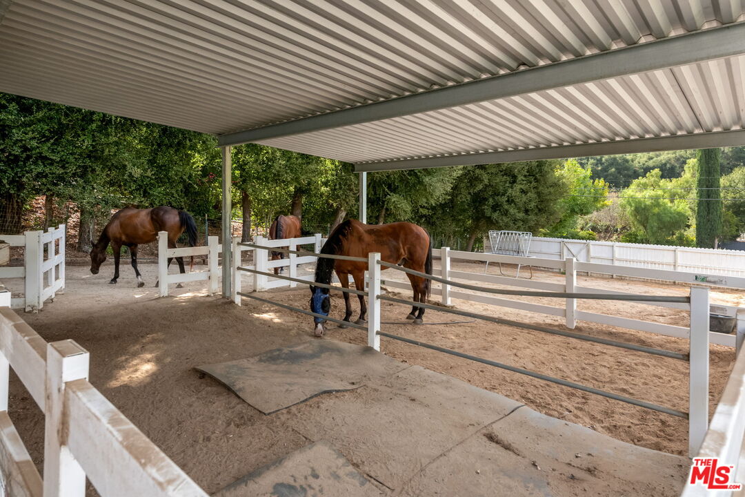 2437 Stokes Canyon Road Calabasas, CA 91302 - Photo 37 of 60