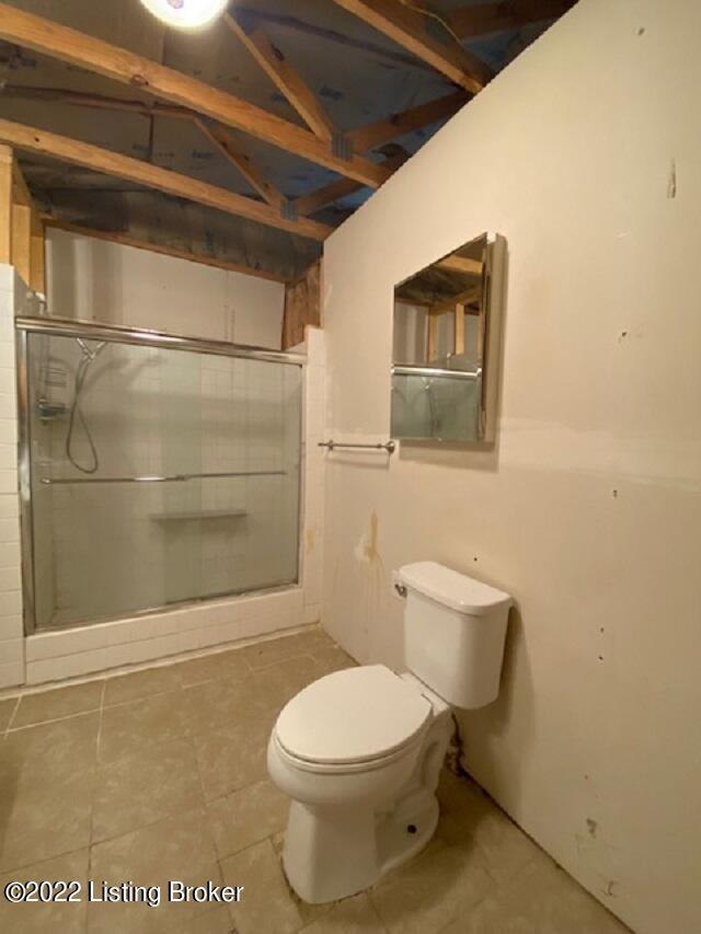 900 Kirsch Lane Springfield, KY 40069 - Photo 9 of 16 Bathroom