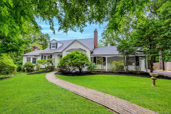 $1,050,000 | 25 Sugar Tom's Ridge, East Norwich, NY 11732