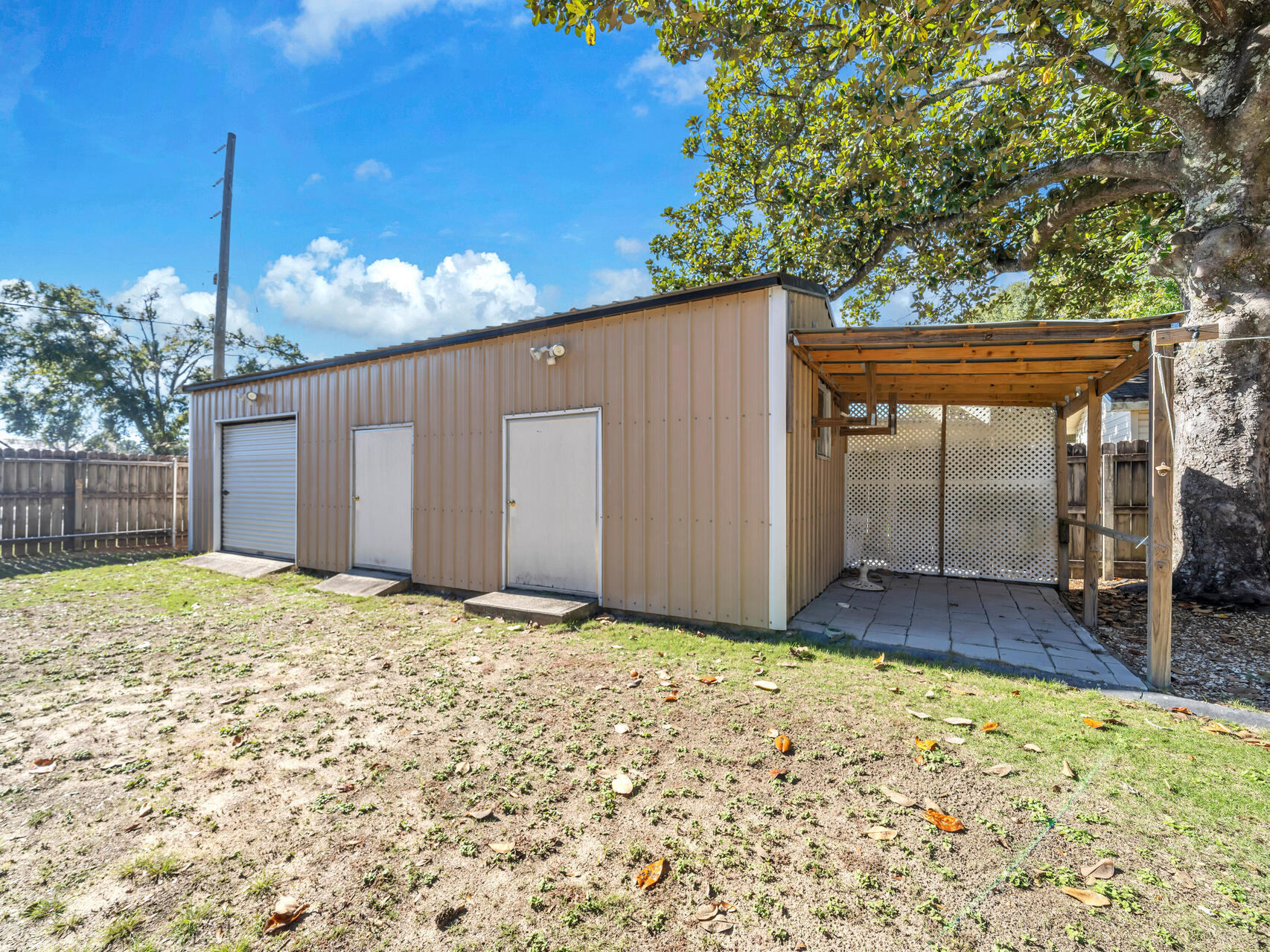607 Alabama Street Crestview, FL 32536 - Photo 22 of 31 a view of backyard with garage