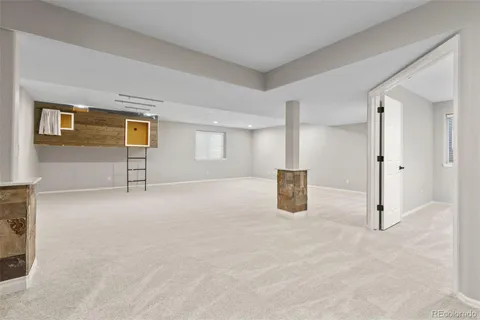 an empty room with windows and pillars in it