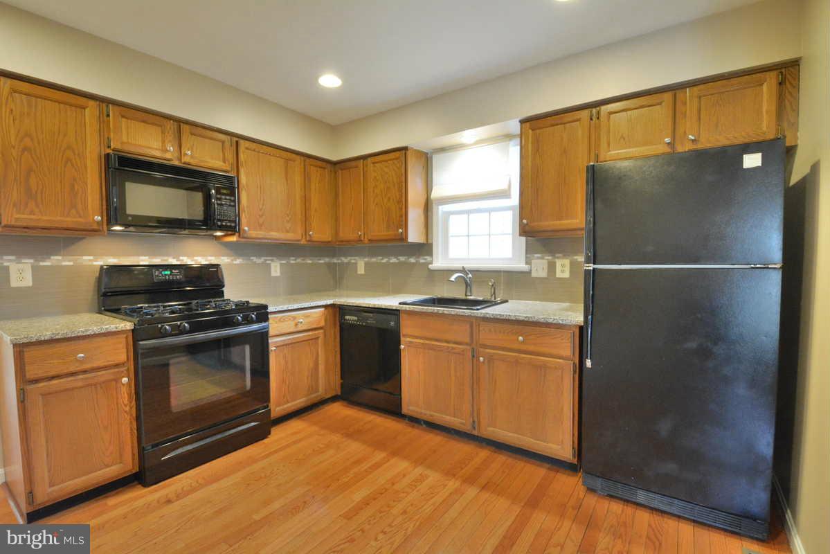 6828 Bluecurl Circle Springfield, VA 22152 - Photo 8 of 21 Kitchen