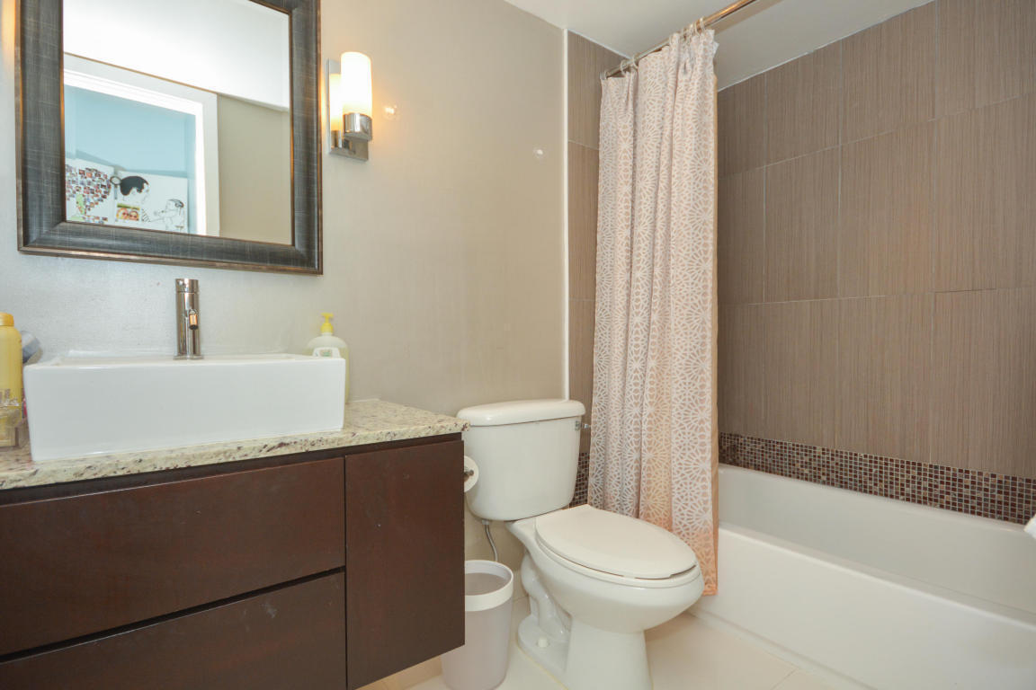 1231 Northwest 13th Street, Unit 471F Boca Raton, FL 33486 - Photo 9 of 21 09. Master Bathroom