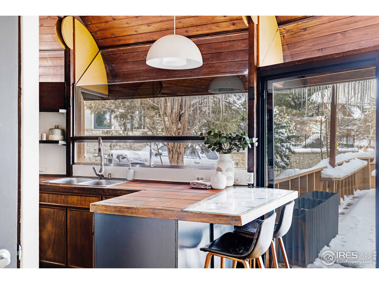 550 College Avenue Boulder, CO 80302 - Photo 11 of 36 a dining room with a table and chairs