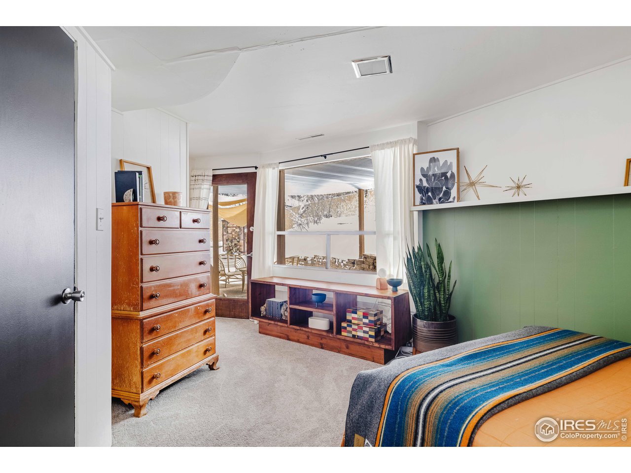 550 College Avenue Boulder, CO 80302 - Photo 23 of 36 a bedroom with a bed and a dresser