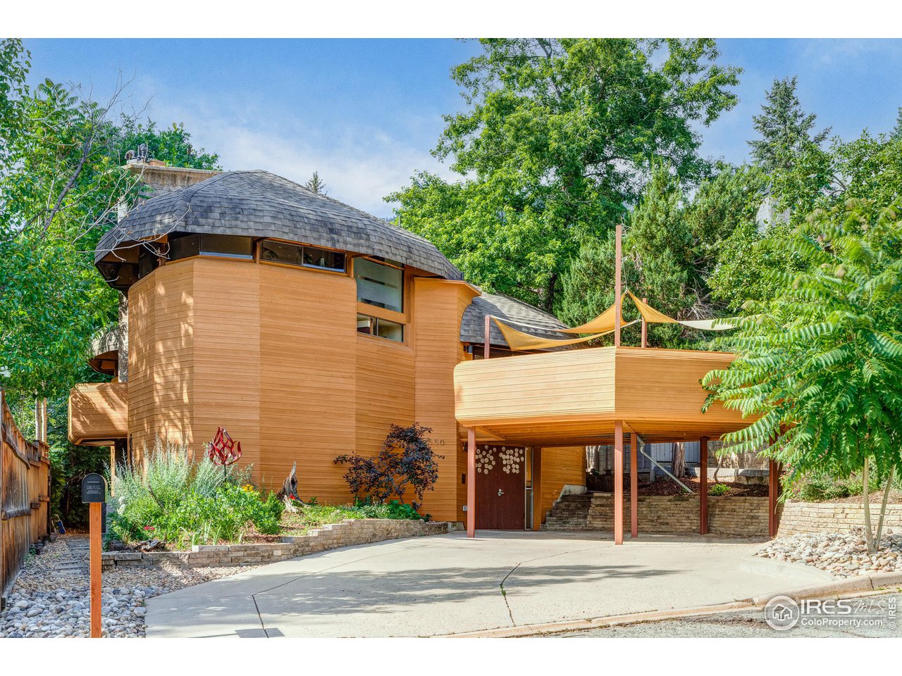 550 College Avenue Boulder, CO 80302 - Photo 28 of 36 a backyard of a house with table and chairs