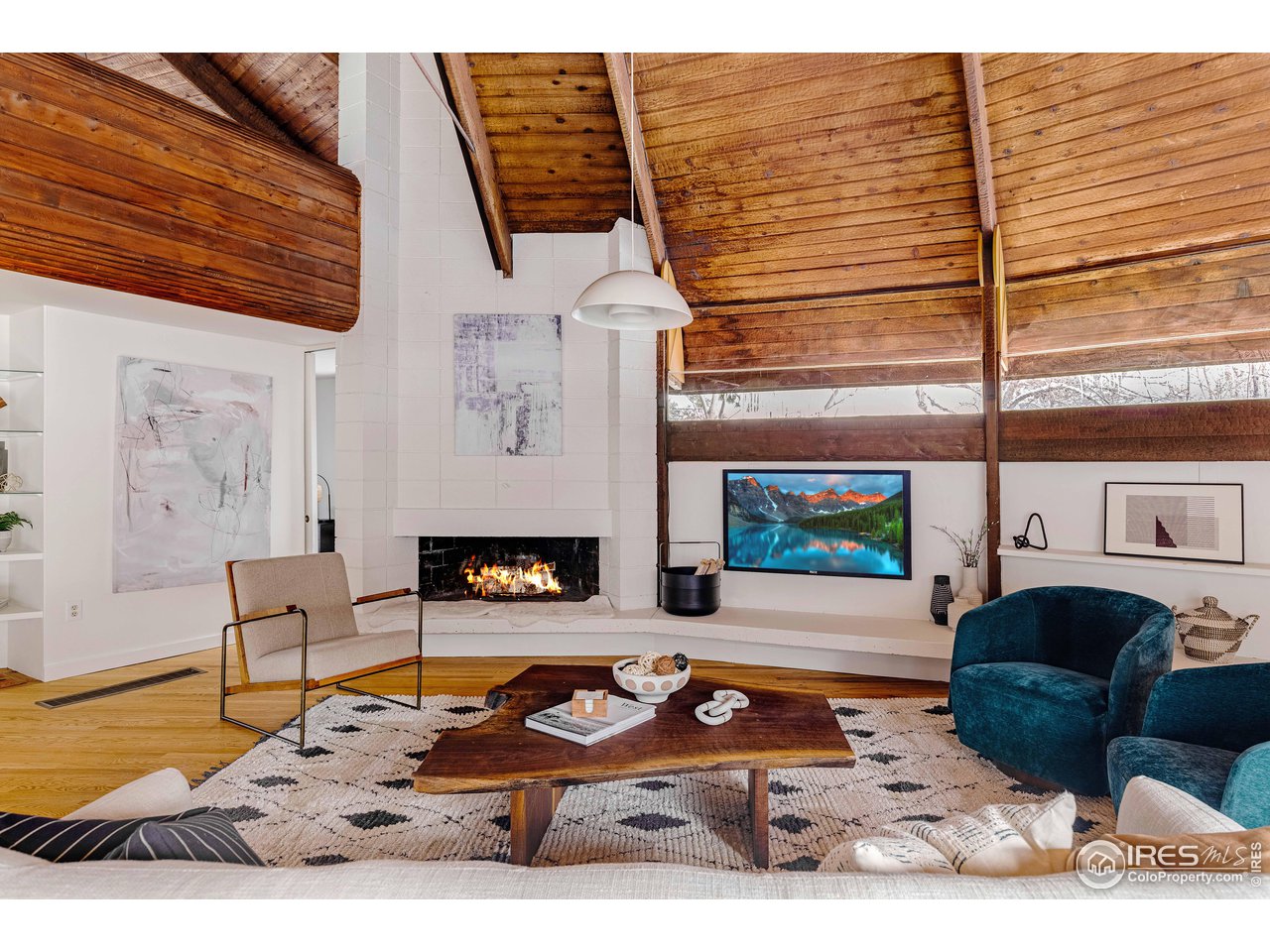 550 College Avenue Boulder, CO 80302 - Photo 3 of 36 a building outdoor space with patio furniture